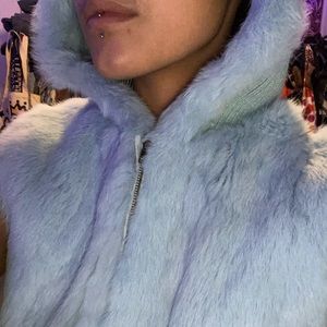 Fur zip up vest 💙
